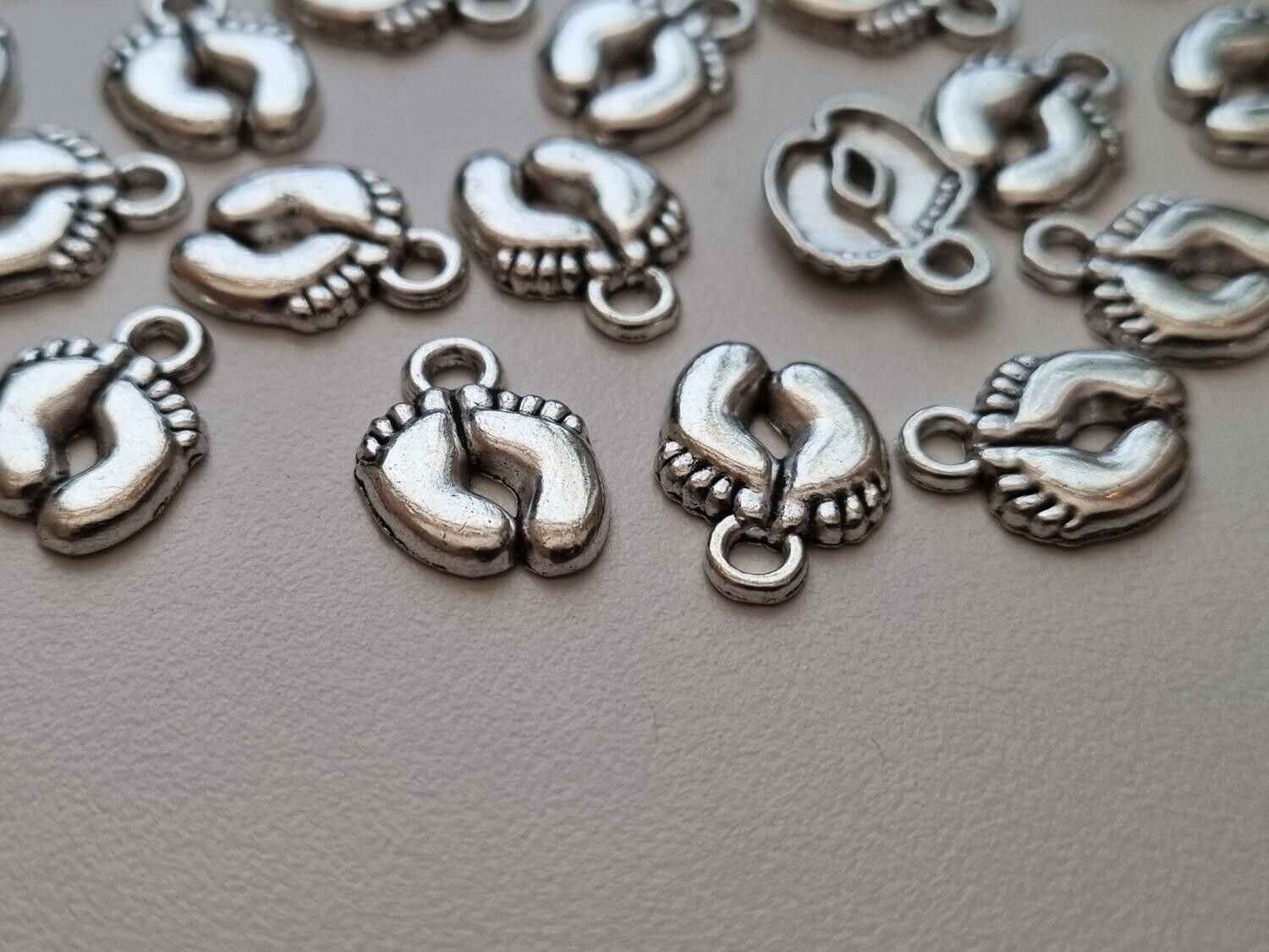 2 st Berlocker Charms Fötter