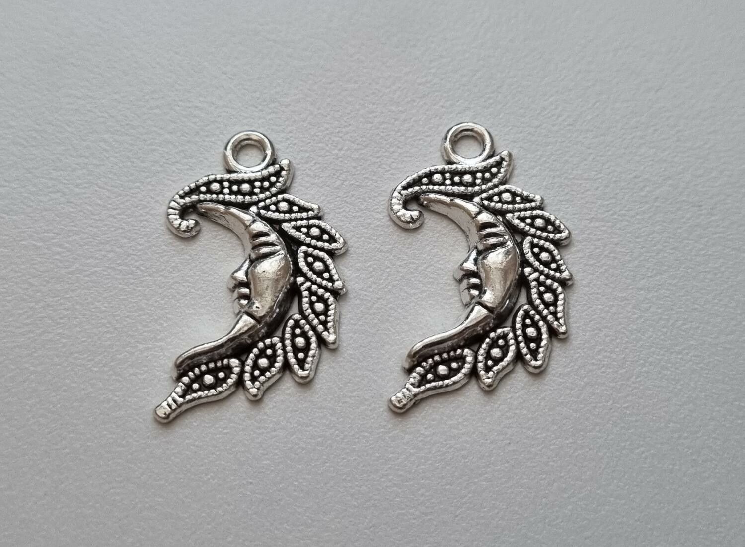 Charms Berlocker, Måne / Moon Face, 2 st silverfärgade