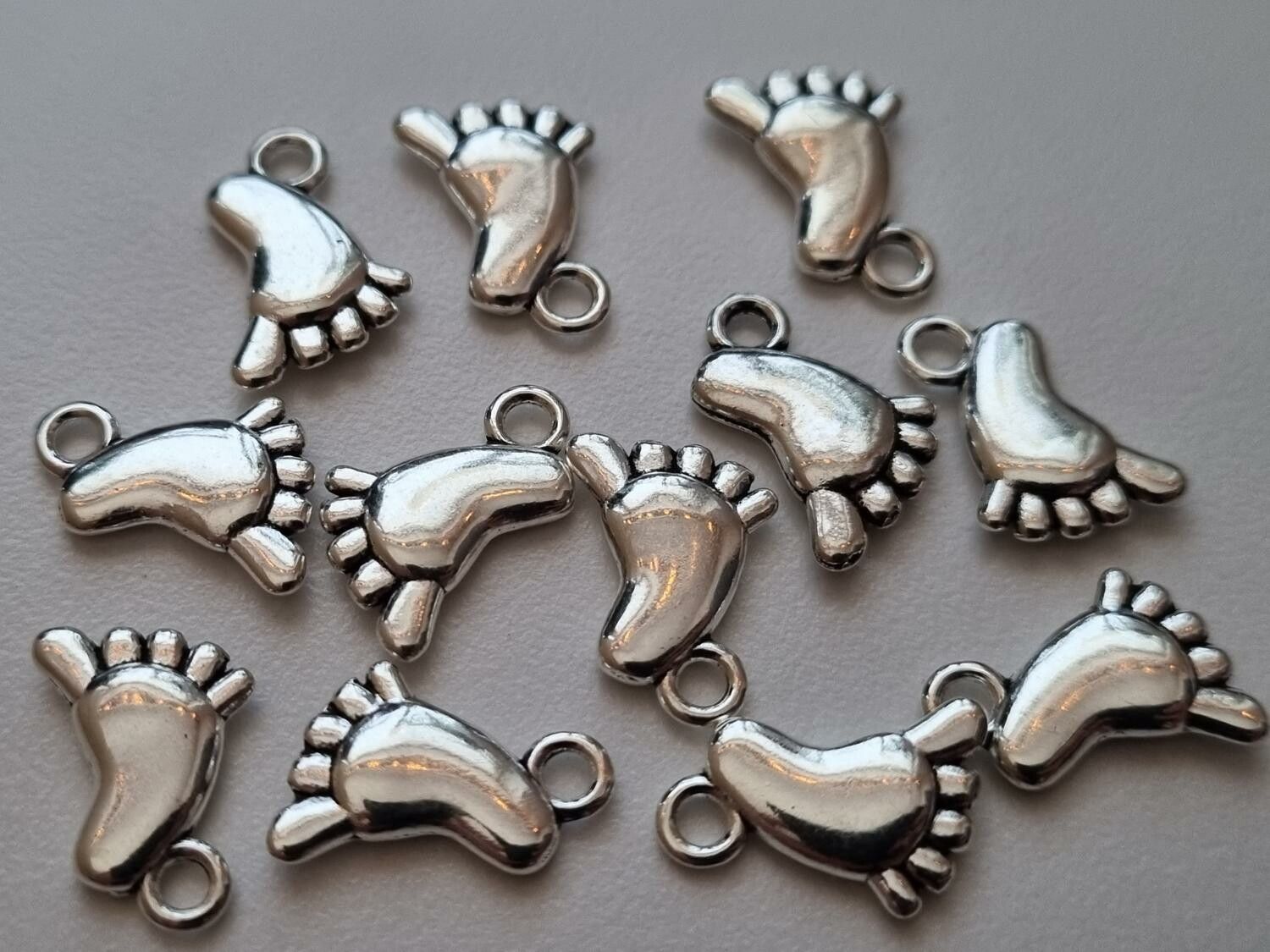 2 st Berlocker Charms Fötter