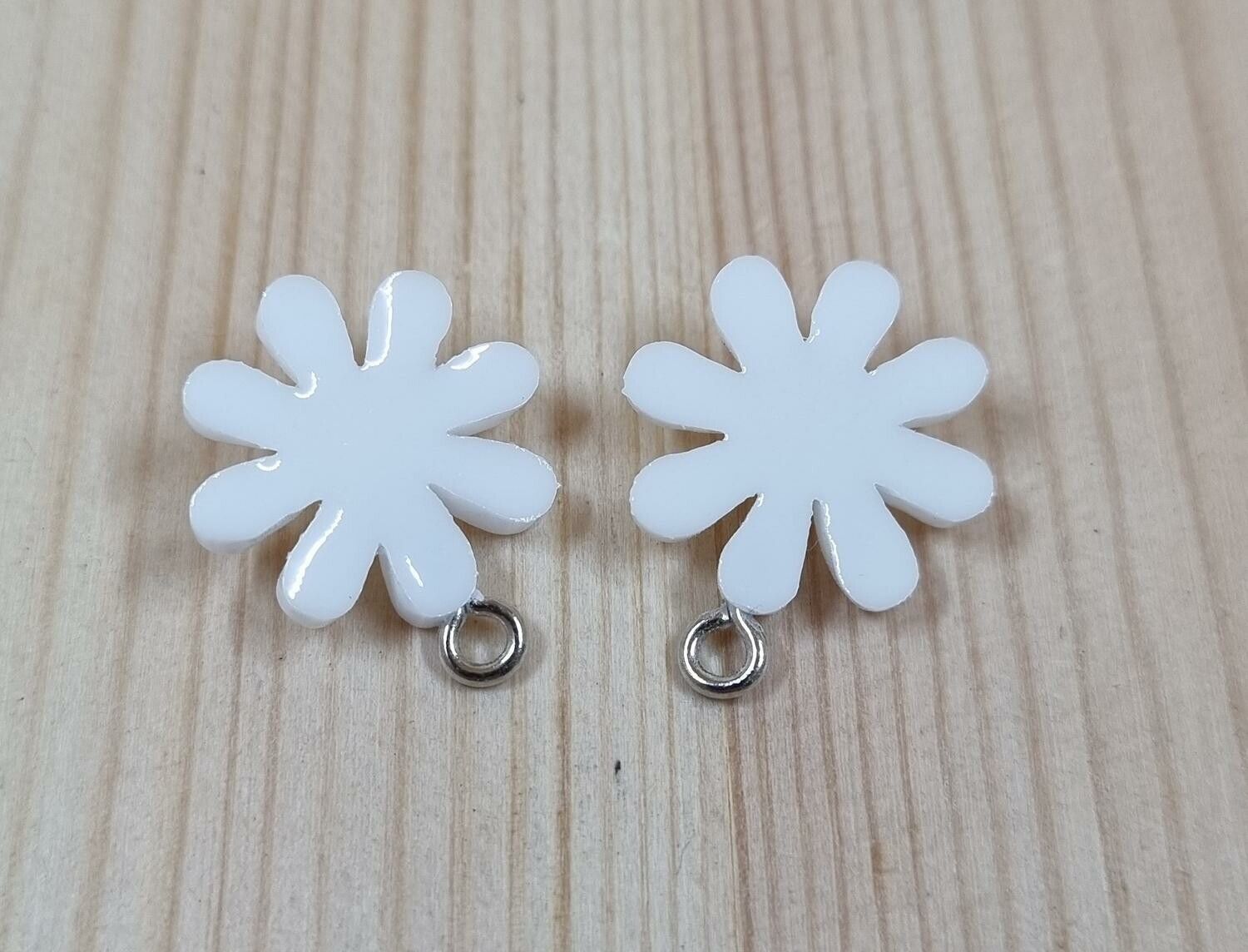 2 st vita daisy flowers, blommor berlocker i resin