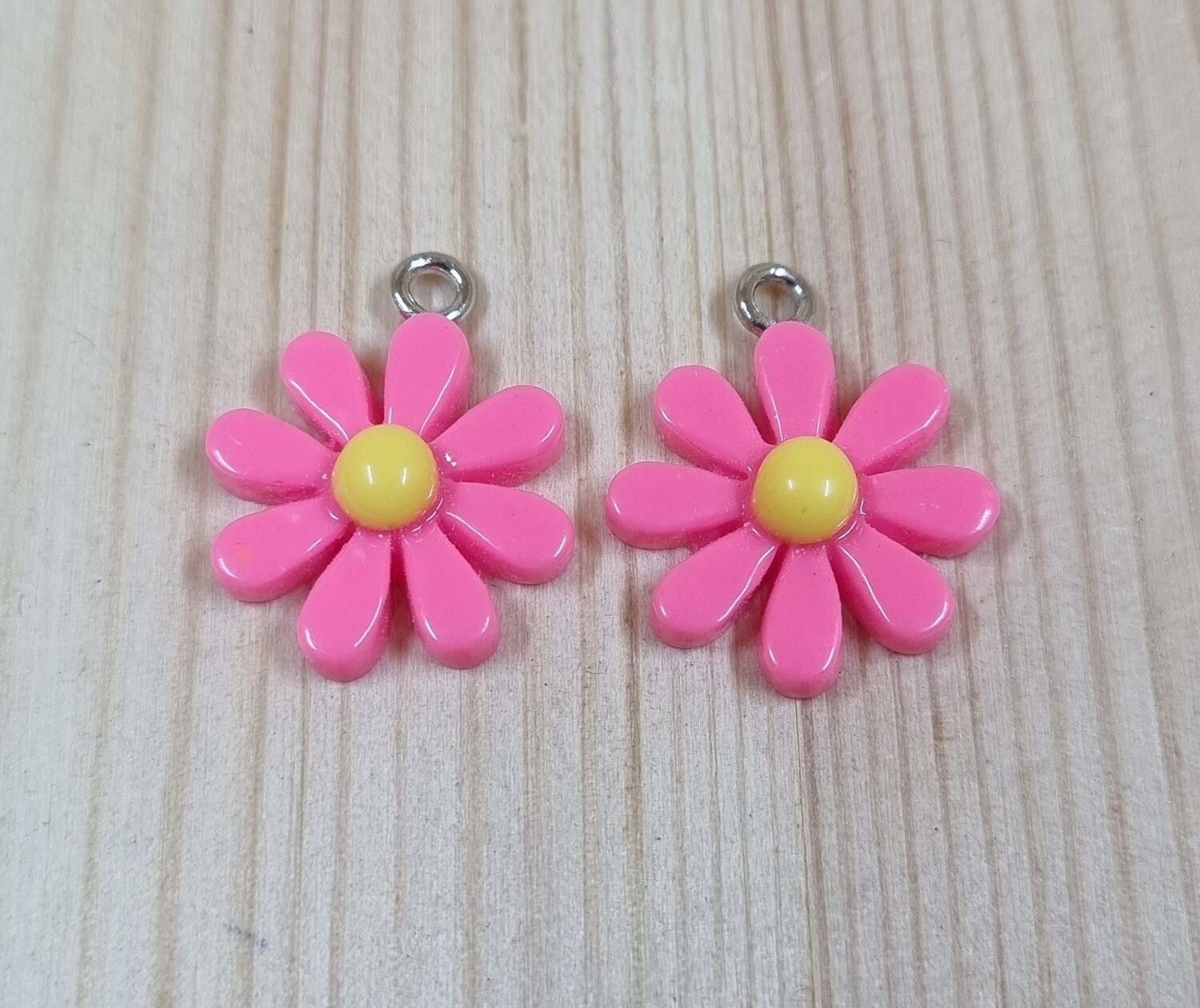 2 st rosa daisy flowers, blommor berlocker i resin