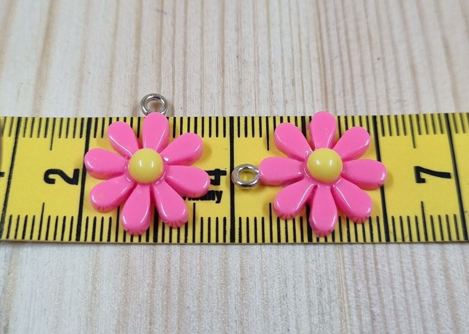 2 st rosa daisy flowers, blommor berlocker i resin