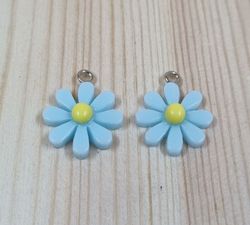 2 st kurkosa daisy flowers, blommor berlocker i resin