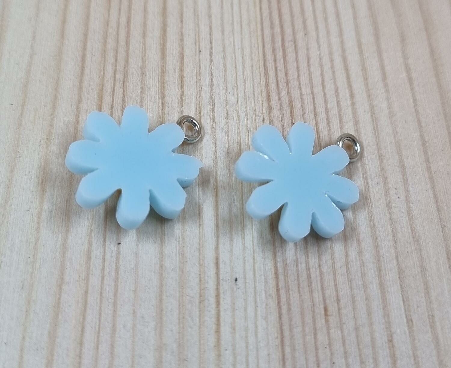 2 st kurkosa daisy flowers, blommor berlocker i resin