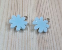 2 st kurkosa daisy flowers, blommor berlocker i resin