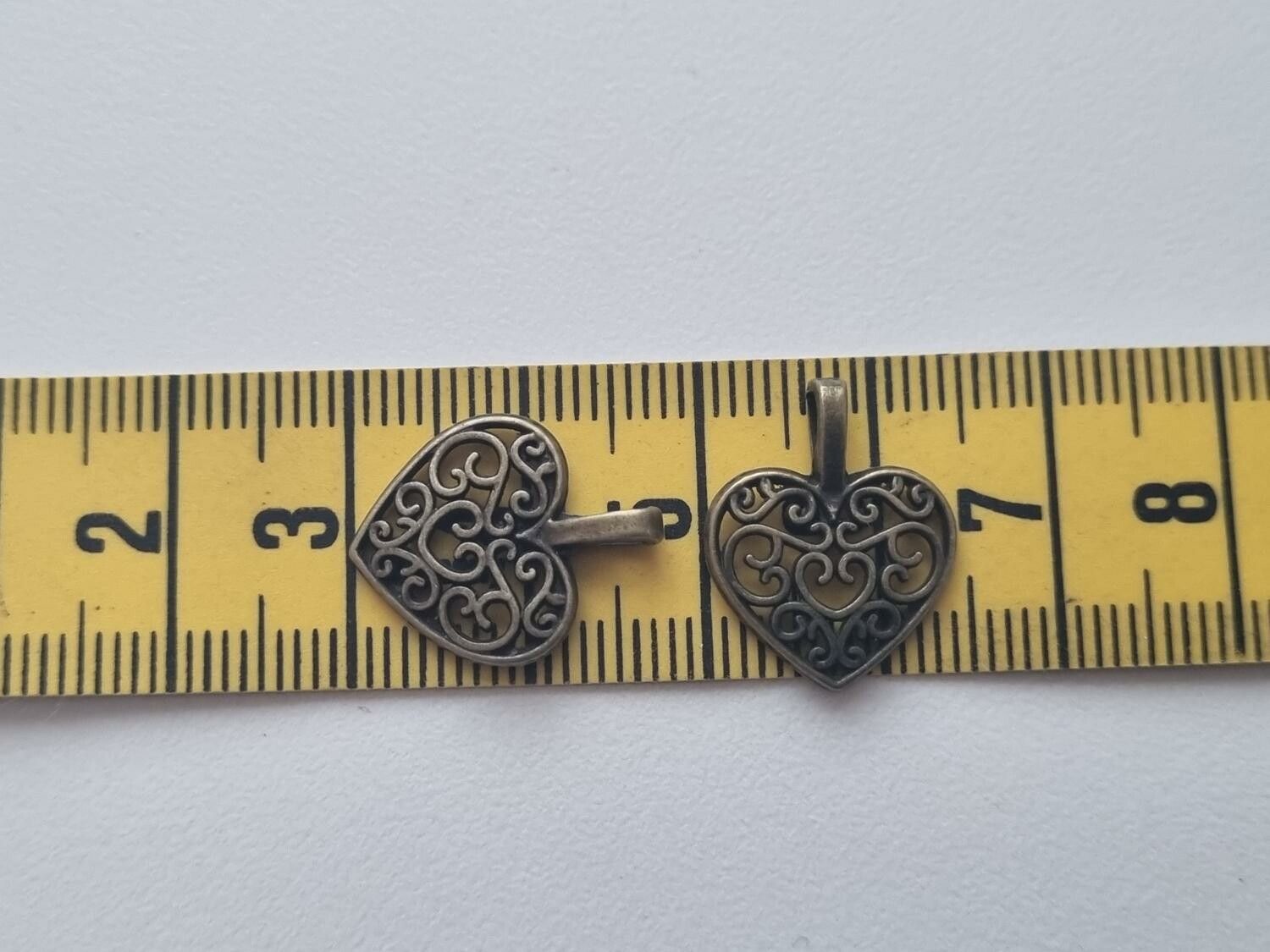 2 st berlocker charms Hjärtan