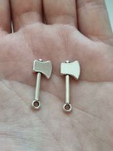 Berlocker Charms Miniatyr Yxa, 2 st silverfärgade