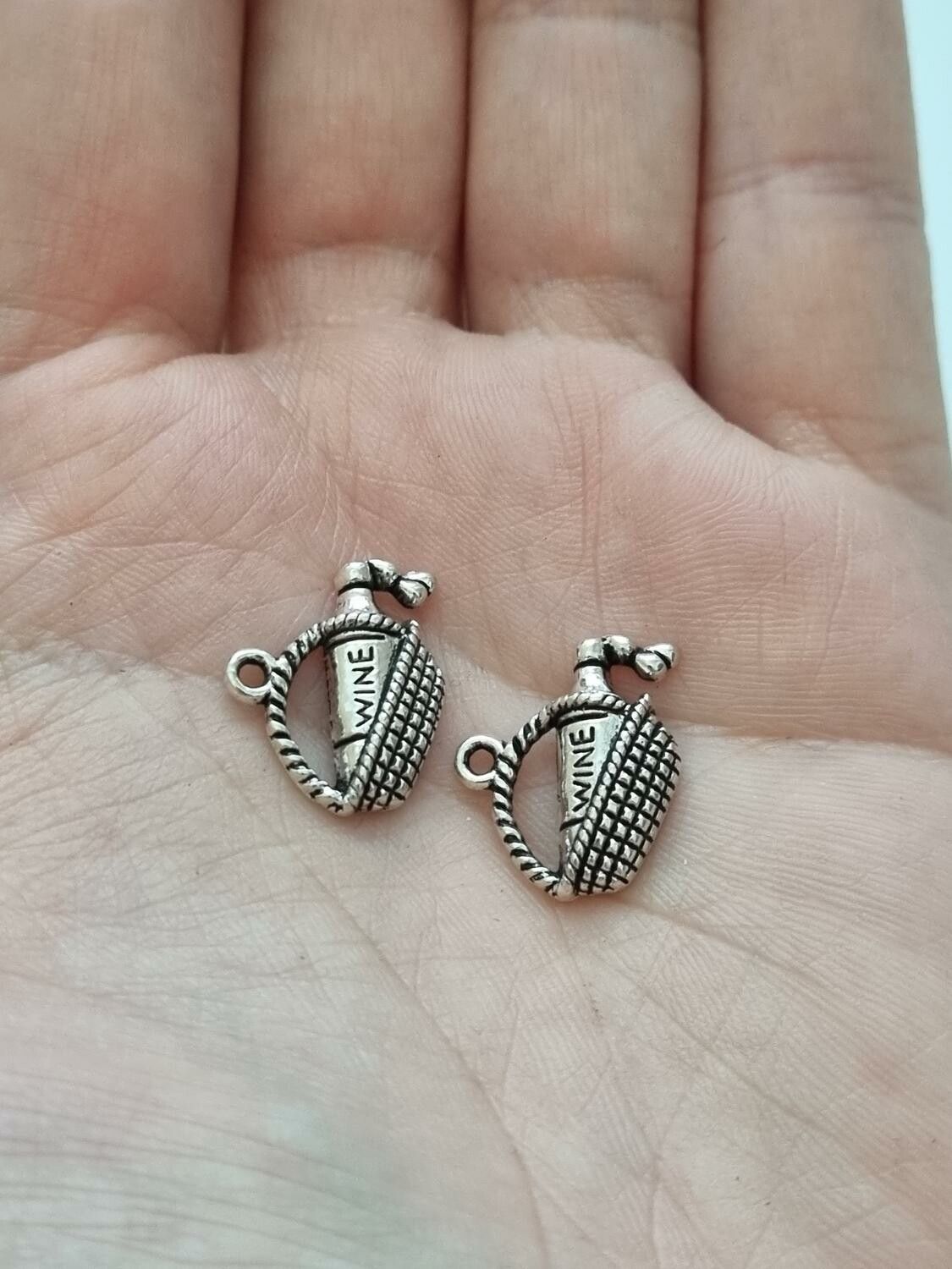 Berlocker Charms - Vinflaska i korg