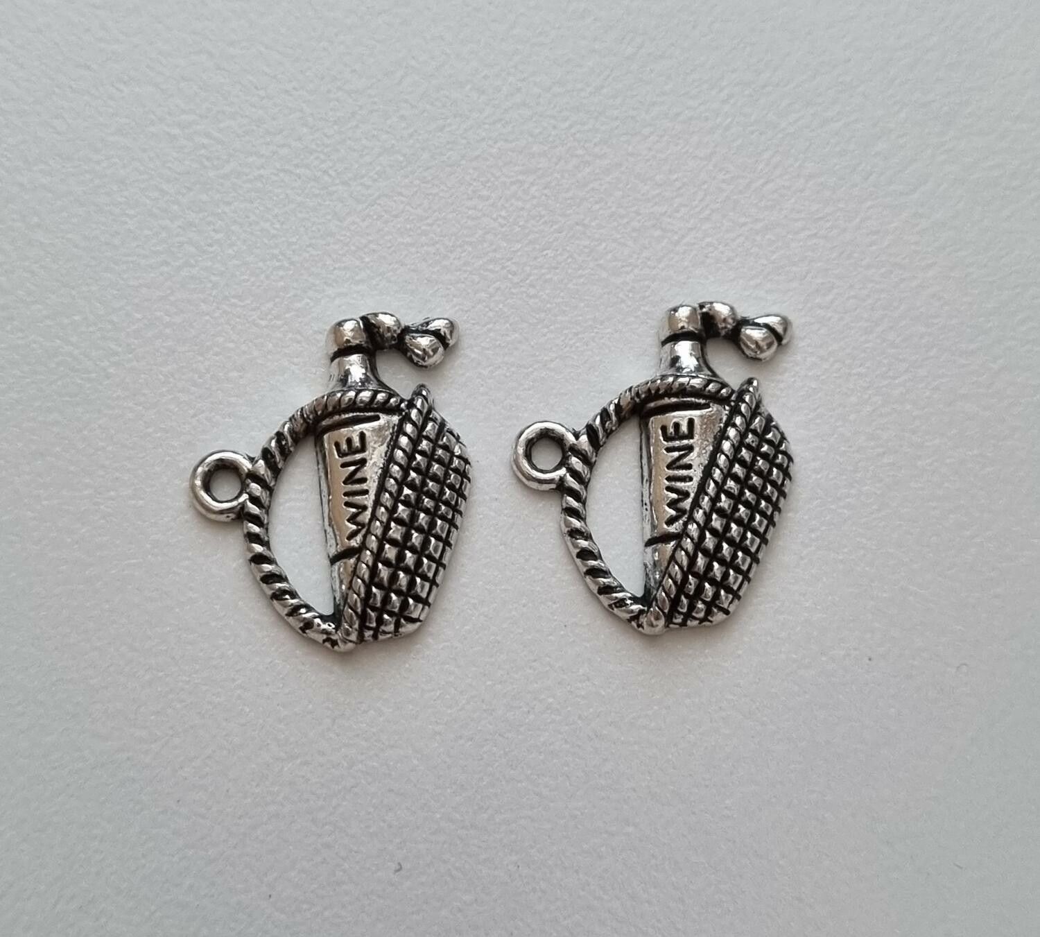 Berlocker Charms - Vinflaska i korg