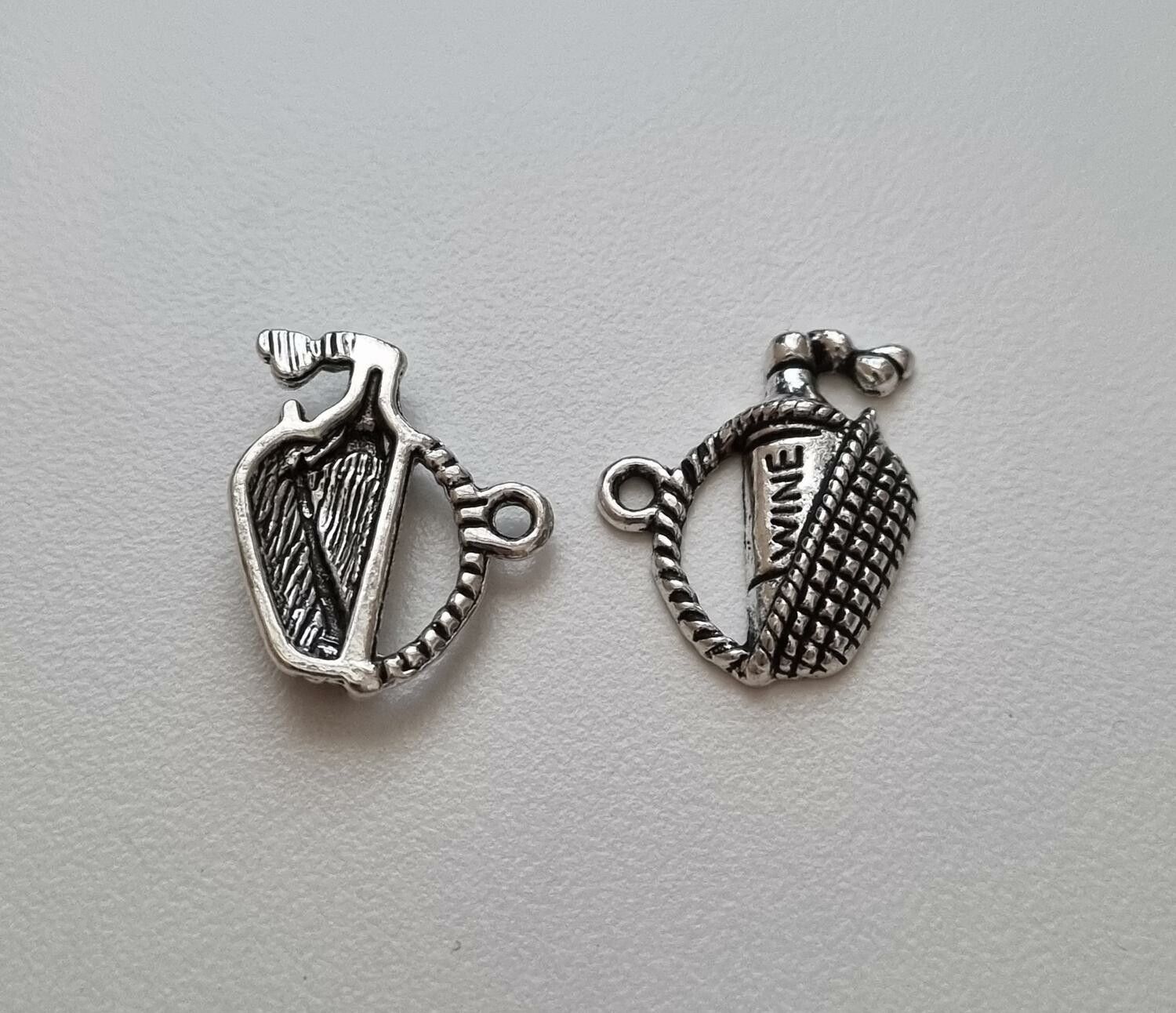Berlocker Charms - Vinflaska i korg