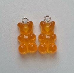 2 st orangea Gummibjörnar, miniatyrer berlocker charms