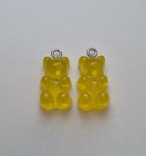 2 st gula Gummibjörnar, miniatyrer berlocker charms
