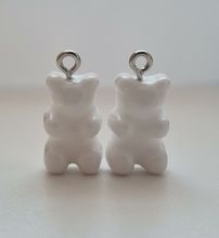 2 st vita Gummibjörnar, miniatyrer berlocker charms