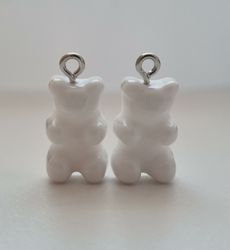 2 st vita Gummibjörnar, miniatyrer berlocker charms