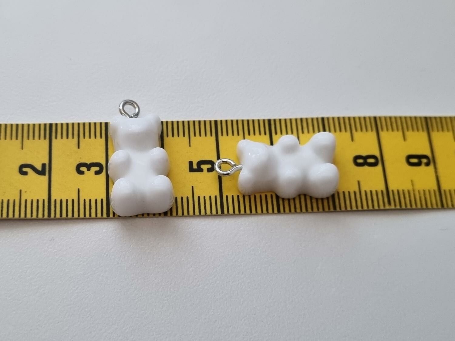 2 st vita Gummibjörnar, miniatyrer berlocker charms
