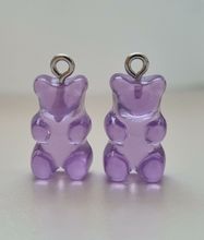 2 st lila Gummibjörnar, miniatyrer berlocker charms