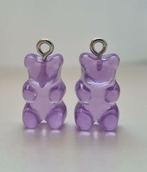2 st lila Gummibjörnar, miniatyrer berlocker charms