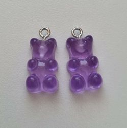 2 st lila Gummibjörnar, miniatyrer berlocker charms