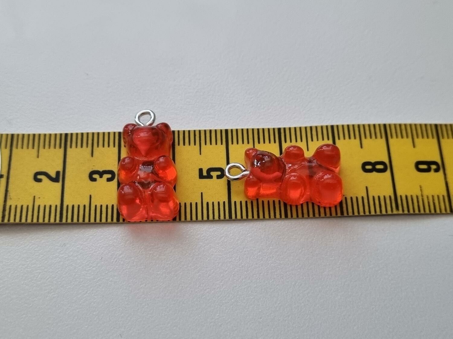 2 st röda Gummibjörnar, miniatyrer berlocker charms
