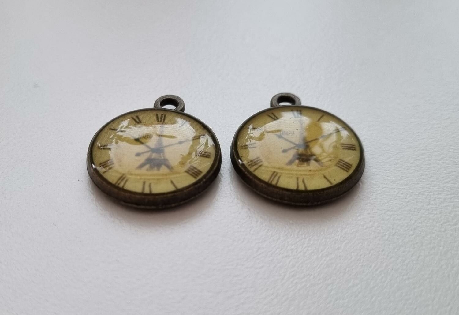 Berlocker miniatyr charms Klockor, 2 st