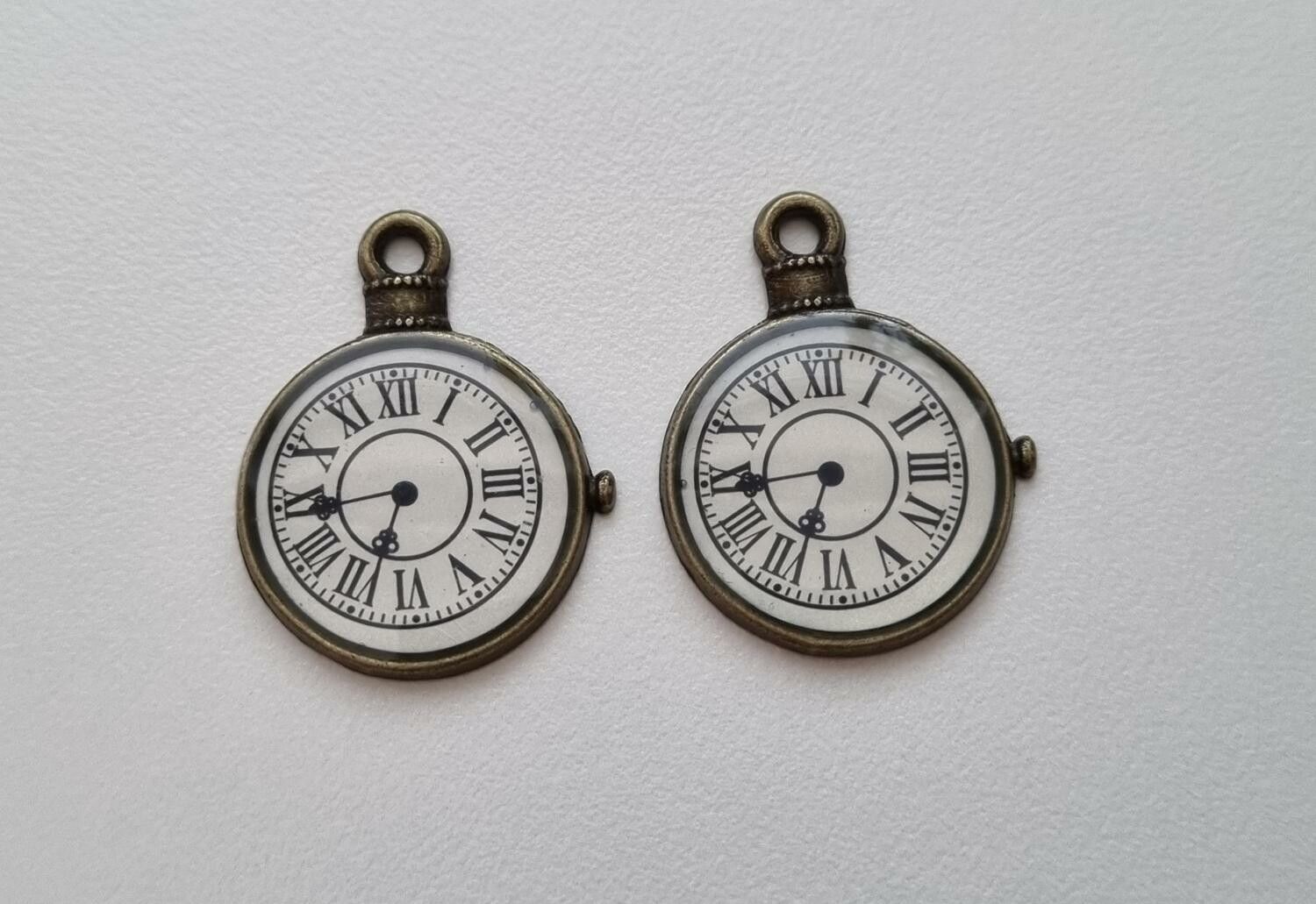 Berlocker miniatyr charms Klockor, 2 st