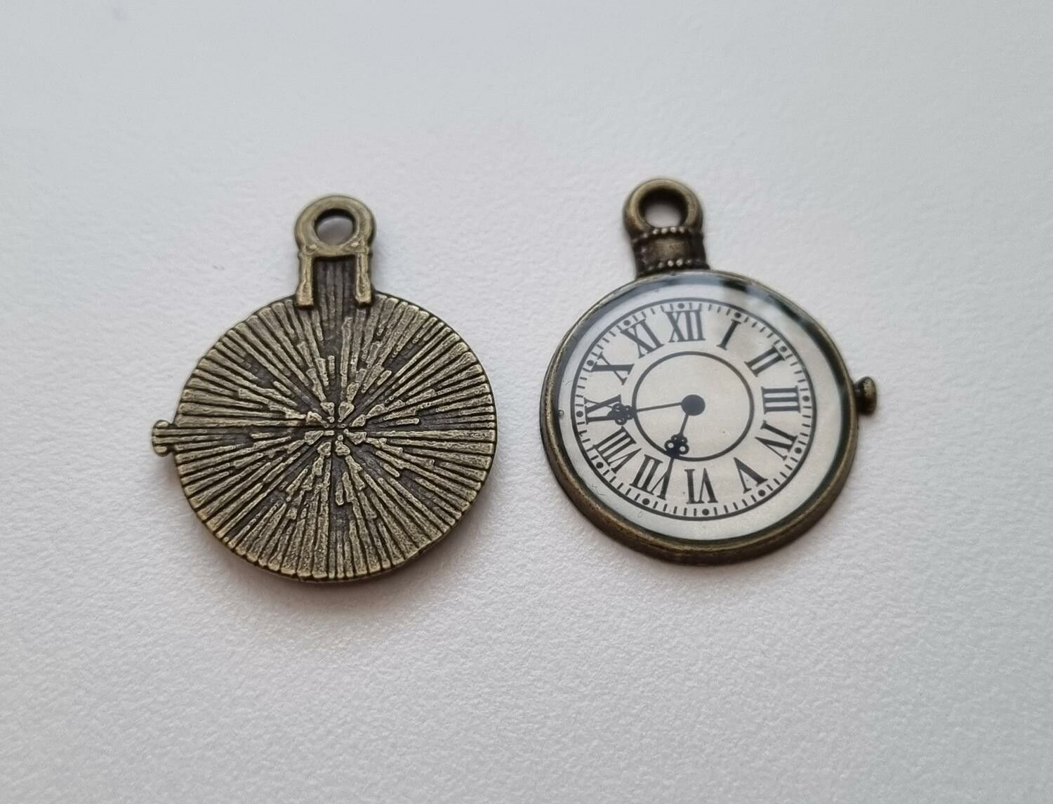 Berlocker miniatyr charms Klockor, 2 st