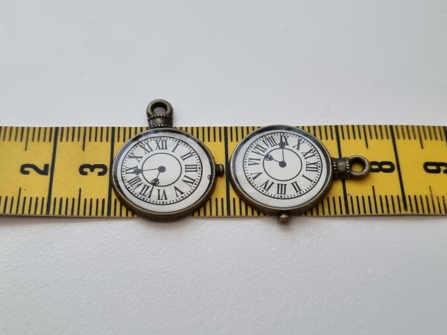 Berlocker miniatyr charms Klockor, 2 st