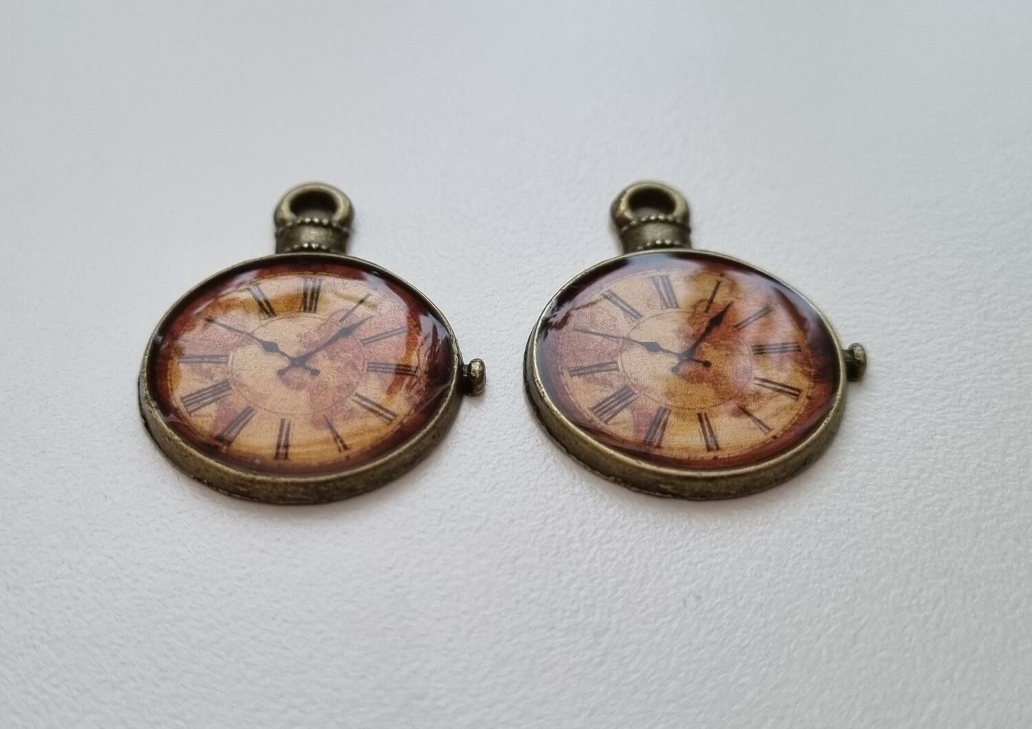 Berlocker miniatyr charms Klockor, 2 st