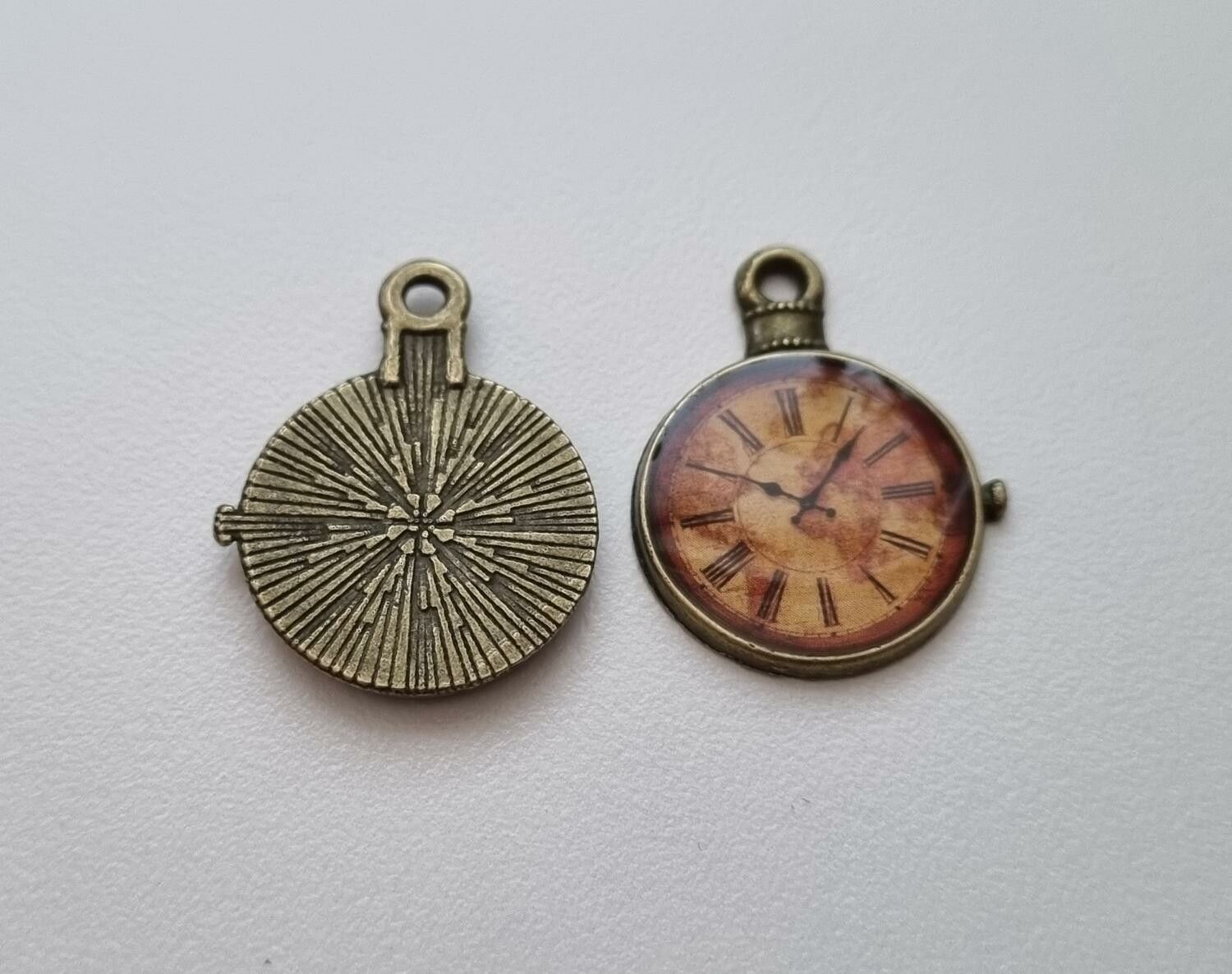 Berlocker miniatyr charms Klockor, 2 st