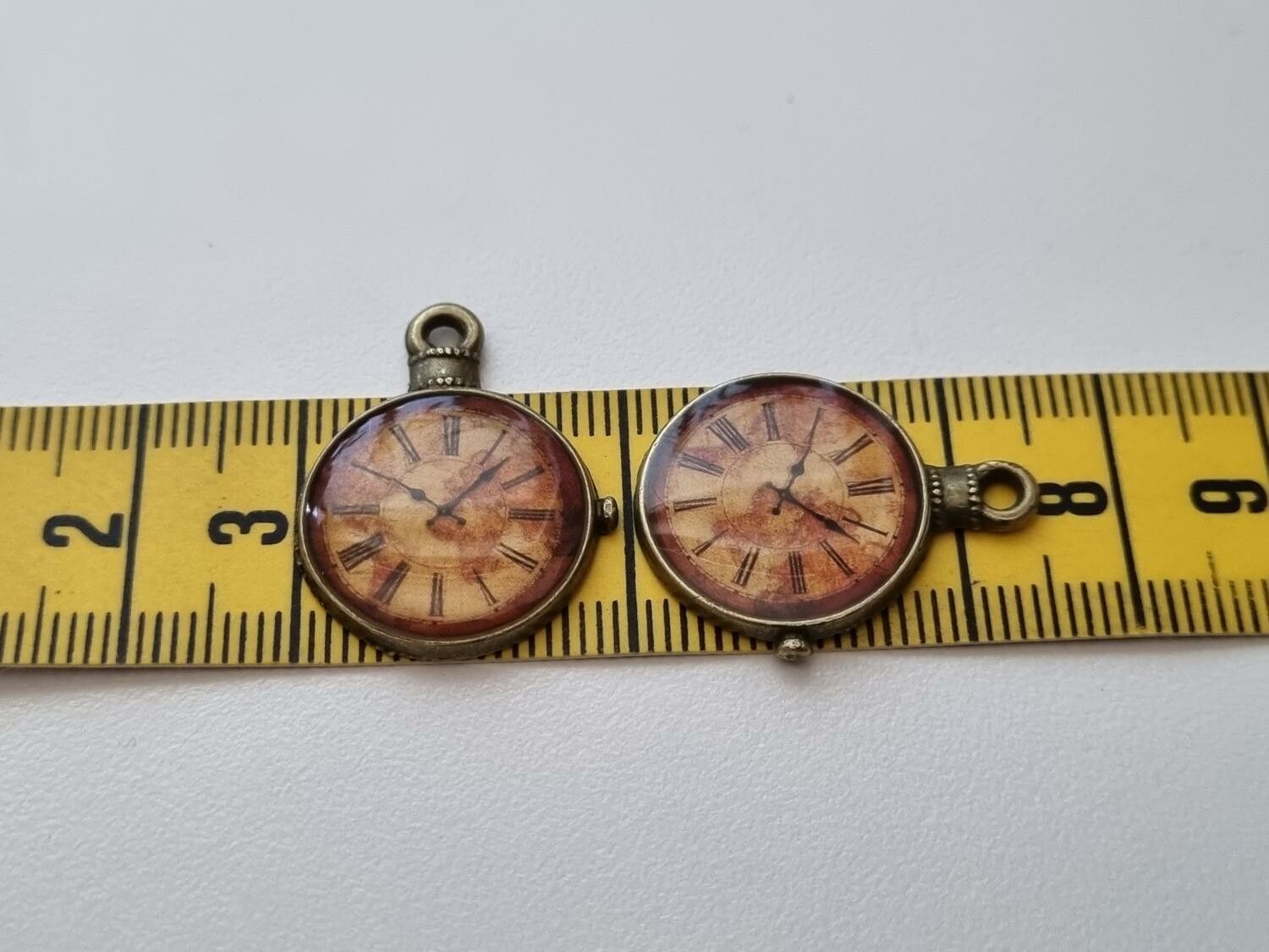 Berlocker miniatyr charms Klockor, 2 st