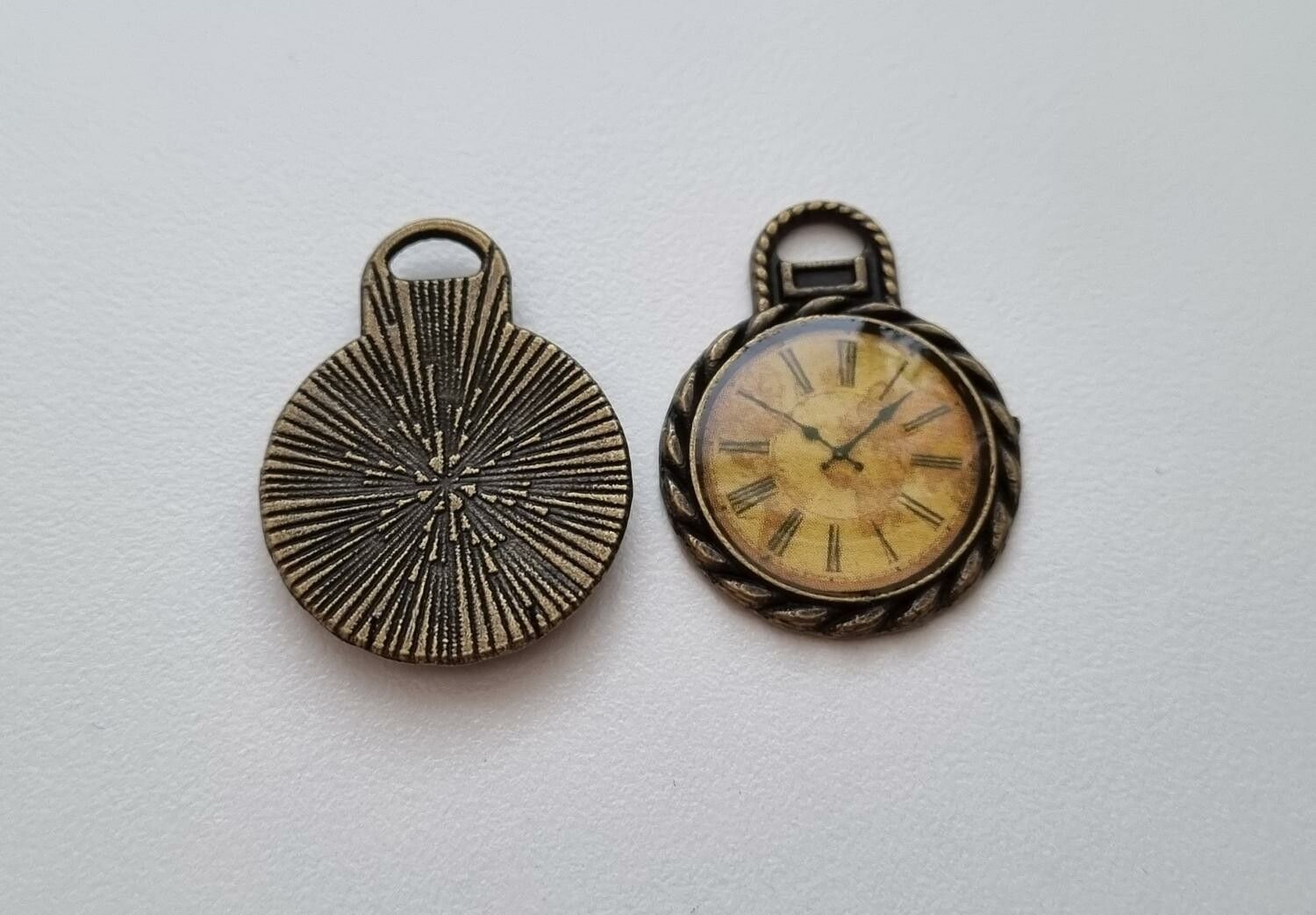 Berlocker miniatyr charms Klockor, 2 st
