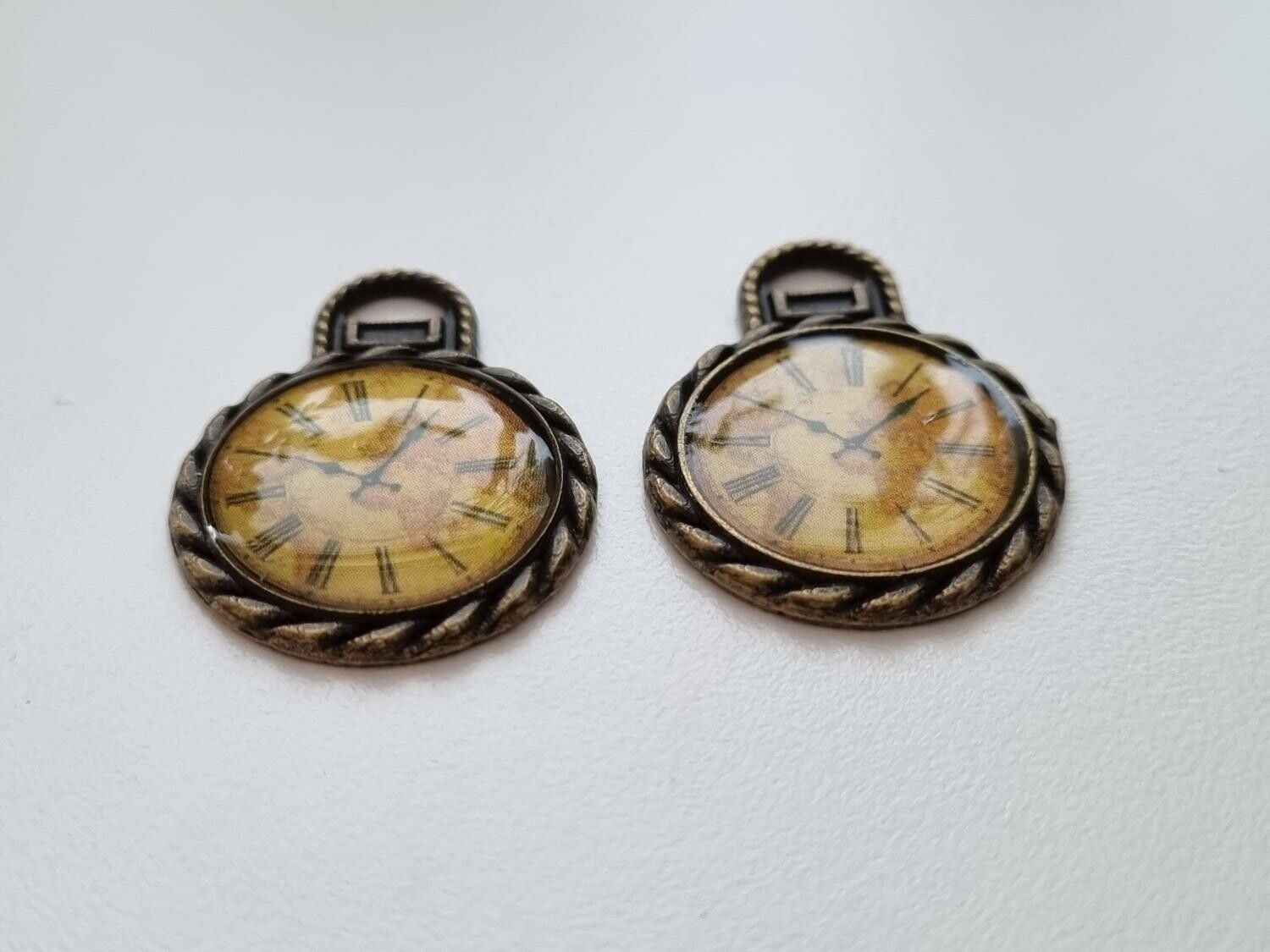 Berlocker miniatyr charms Klockor, 2 st