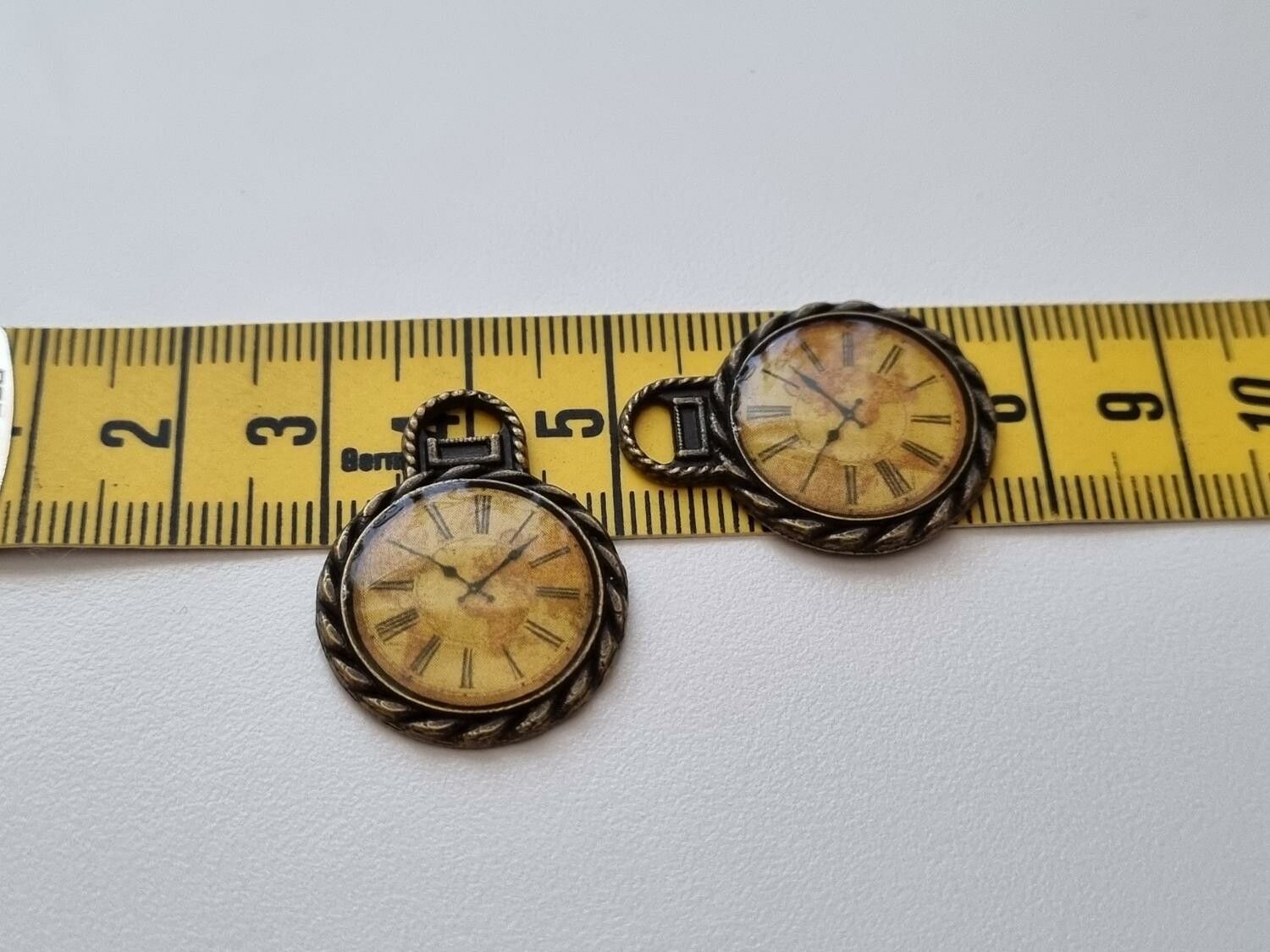Berlocker miniatyr charms Klockor, 2 st