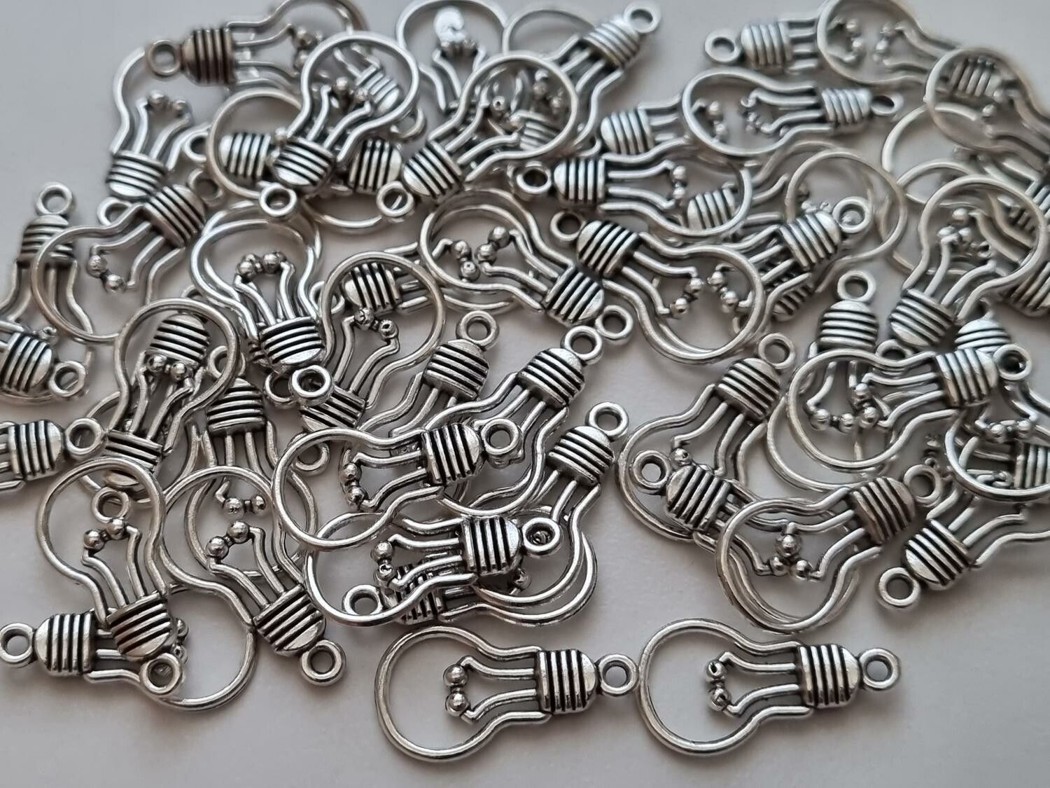 Miniatyr Charms Berlocker Glödlampor, 2 st Silverfärgade