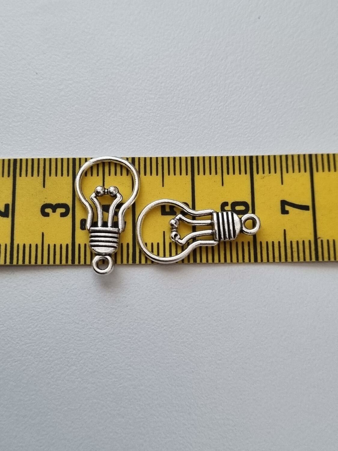 Miniatyr Charms Berlocker Glödlampor, 2 st Silverfärgade