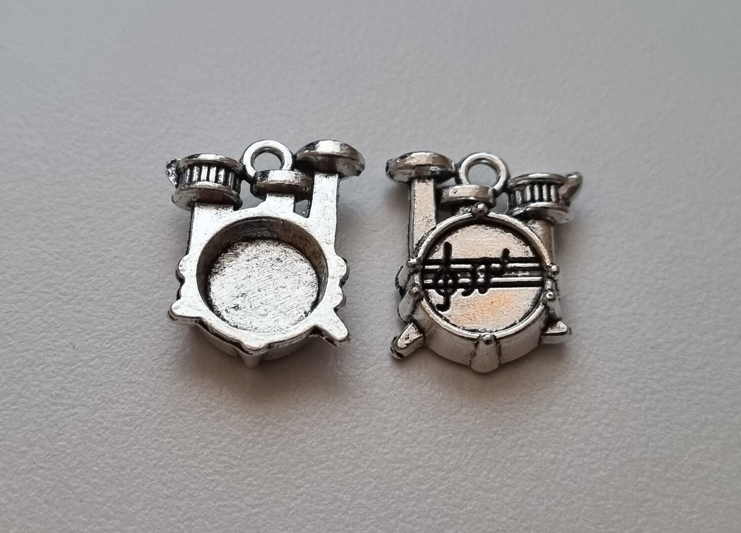 Berlocker Charms Miniatyr Musikinstrument, Trumset (2 st)