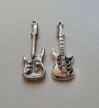 Berlocker Charms Miniatyr Gitarr, 2 st i antiksilverfärg