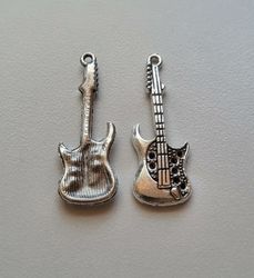 Berlocker Charms Miniatyr Gitarr, 2 st i antiksilverfärg