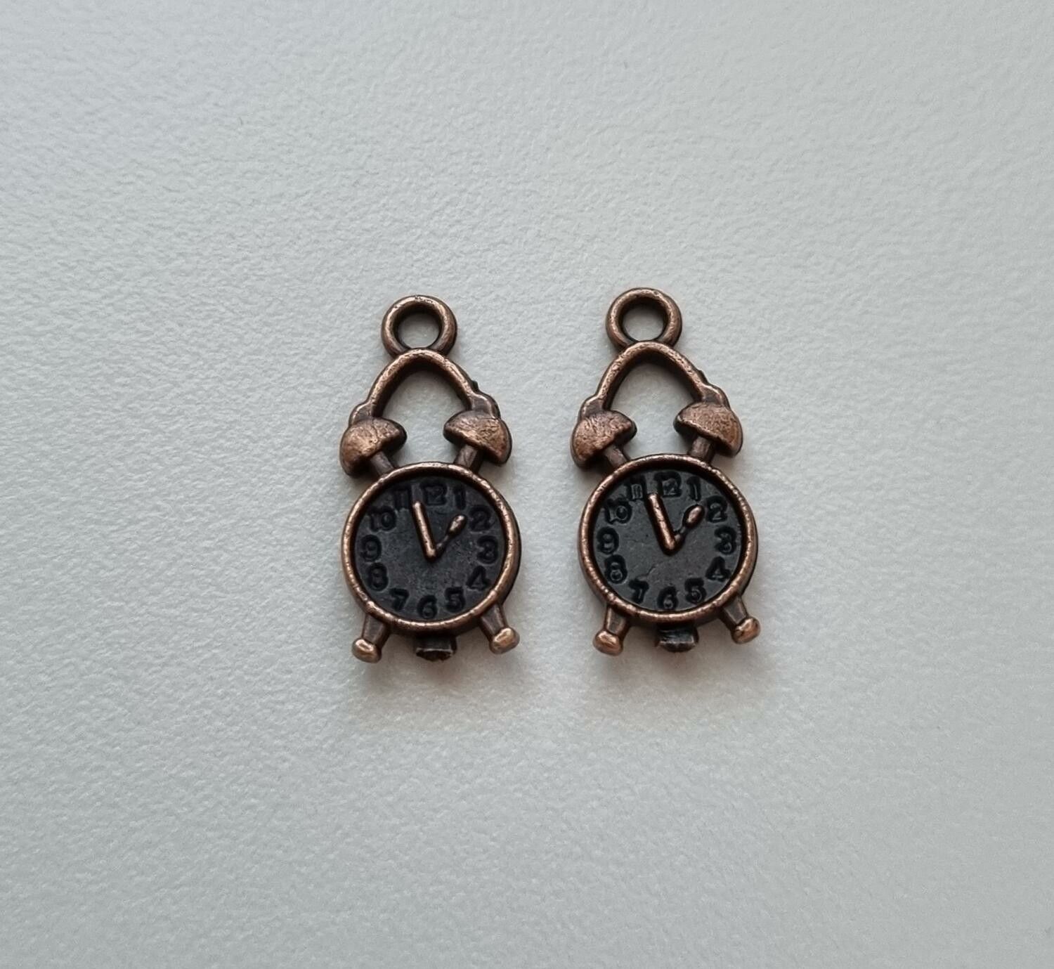 Berlocker Charms Miniatyr Klockor. 2 st Kopparfärgade miniklockor