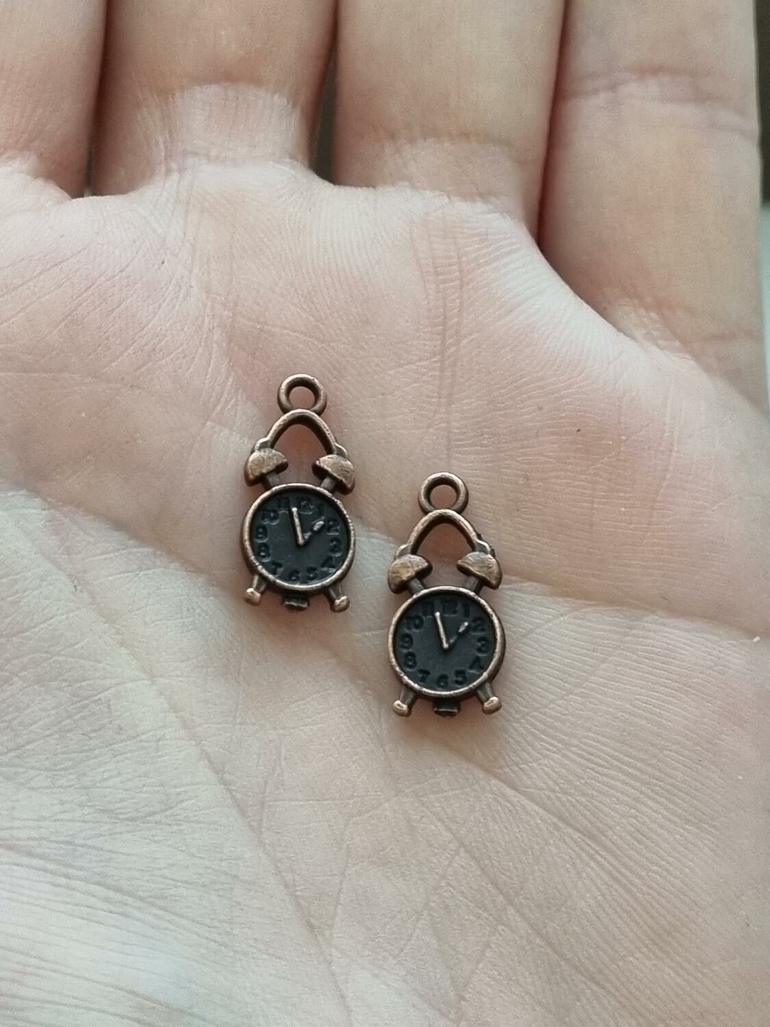 Berlocker Charms Miniatyr Klockor. 2 st Kopparfärgade miniklockor