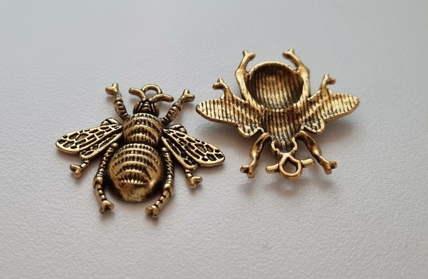 Berlocker Charms - Bin antikguldfärgade