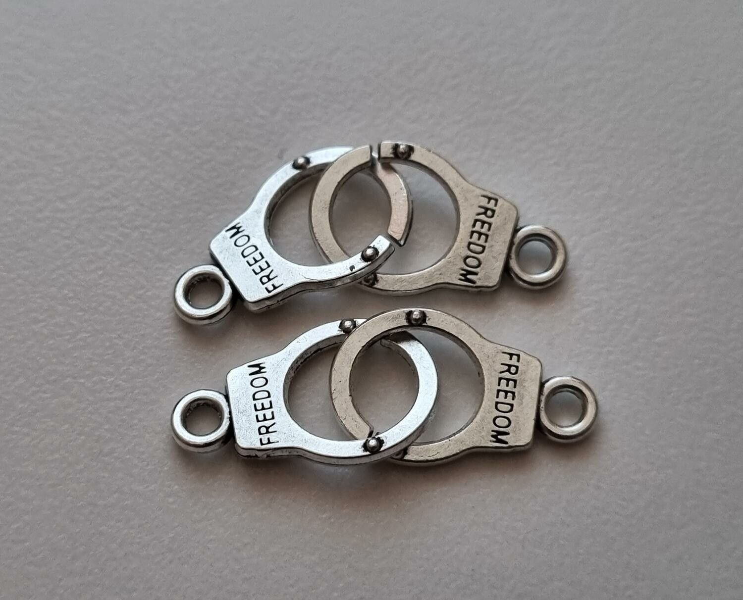 Berlocker Charms - Handbojor