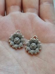 Berlocker Charms - Silverfärgade solrosblommor