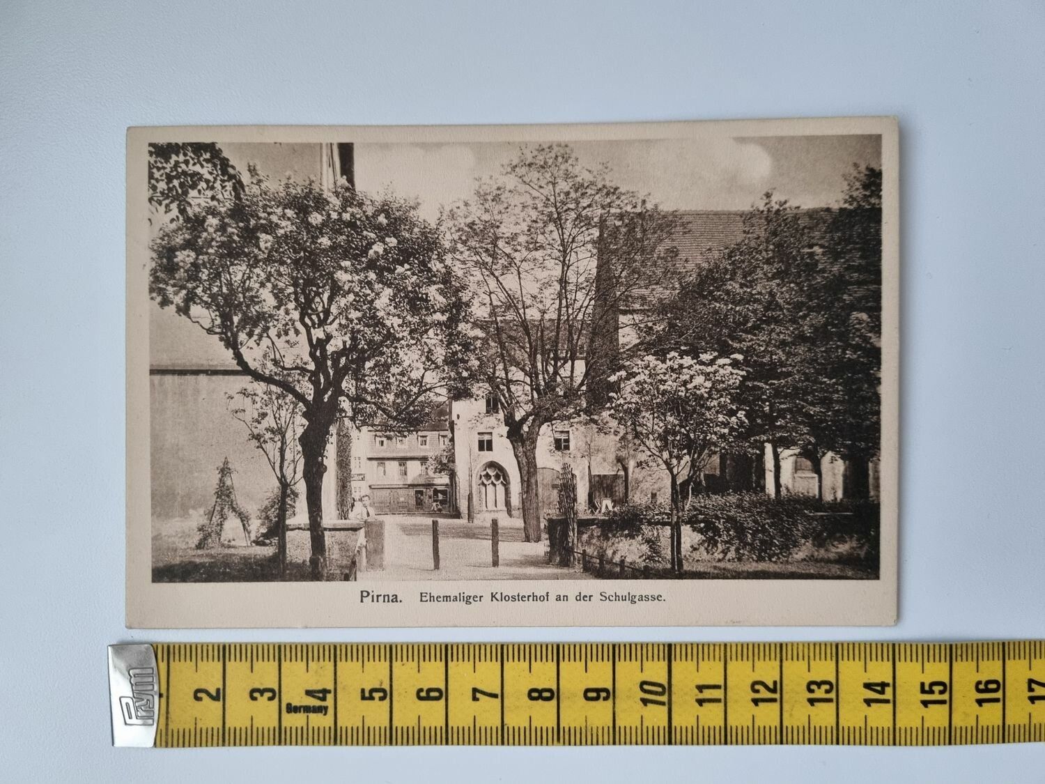 Äldre vykort. Pirna. Ehemaliger Klosterhof an der Schulgasse 1917
