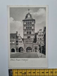 Äldre vykort, Lübeck, Burgtor (Stadtseite), 1945
