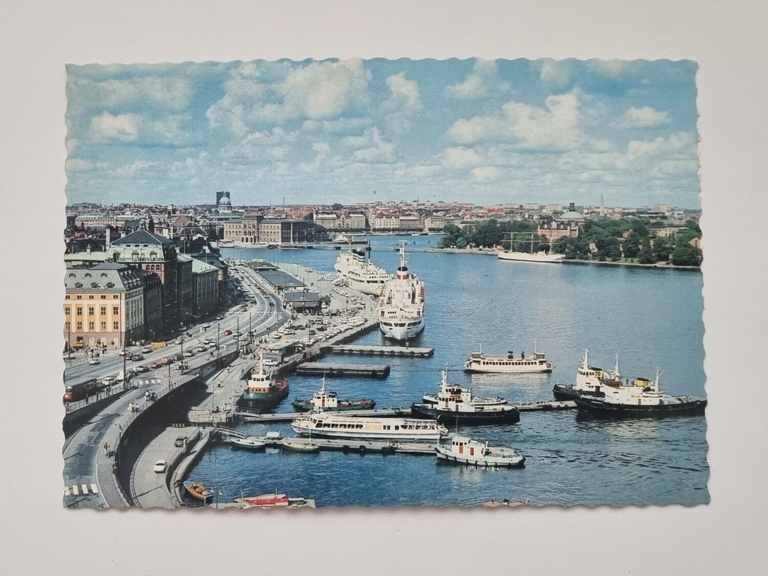 Vykort - Stockholm. Utsikt från Slussen över Skeppsbron