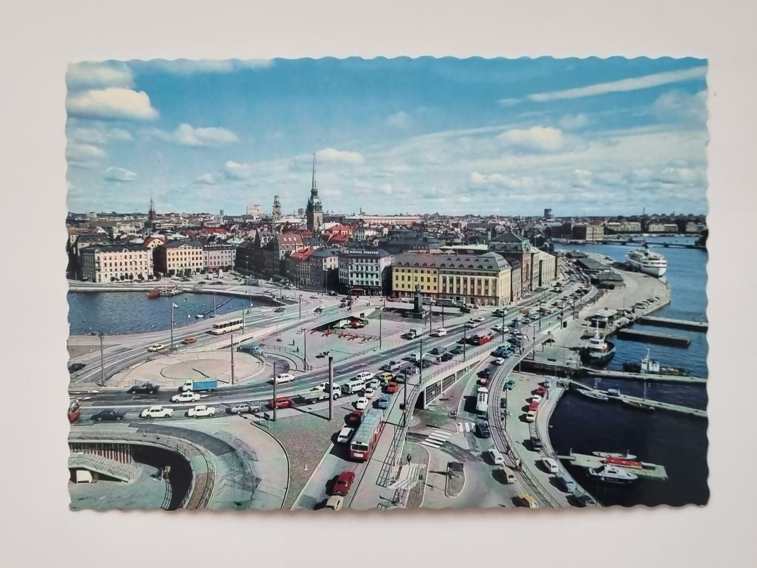 Vykort - Stockholm. Utsikt från Slussen mot Kornhamnstorg och Skeppsbron