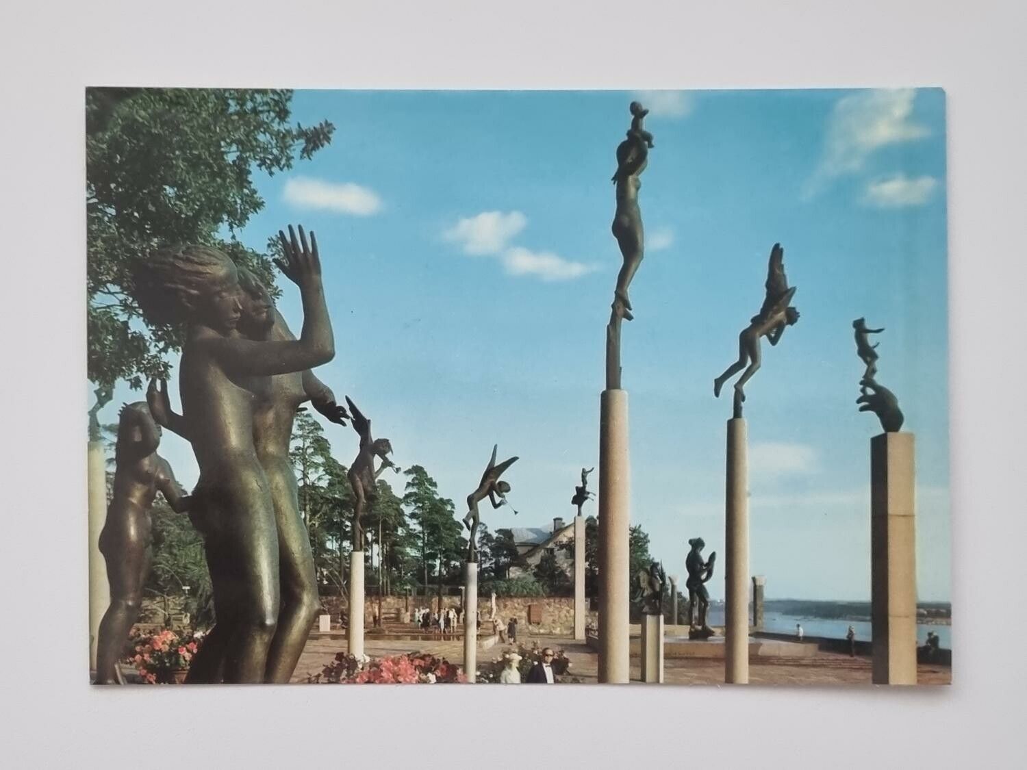 Vykort - Millesgården. Systrarna. Nedre terrassen