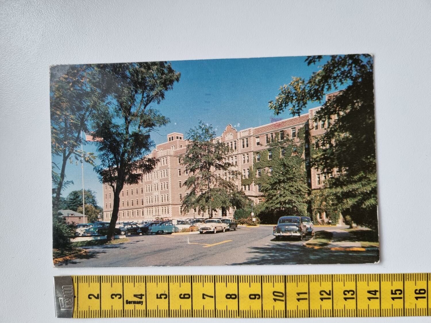 Vykort Newton Wellesley Hospital. Stämplat 1982
