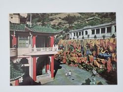 Vykort - The artificial wall showing with chinese dragon and phoenix
